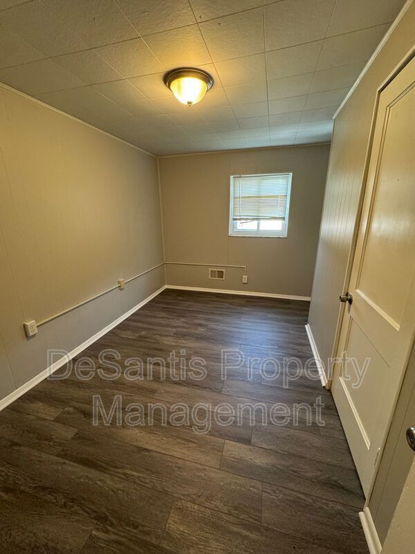 Building Photo - 718 Ridge Ave