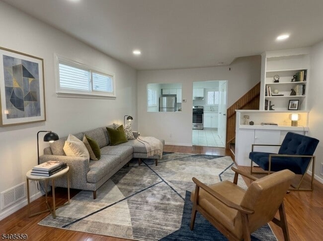 Building Photo - 260 Everett Rd