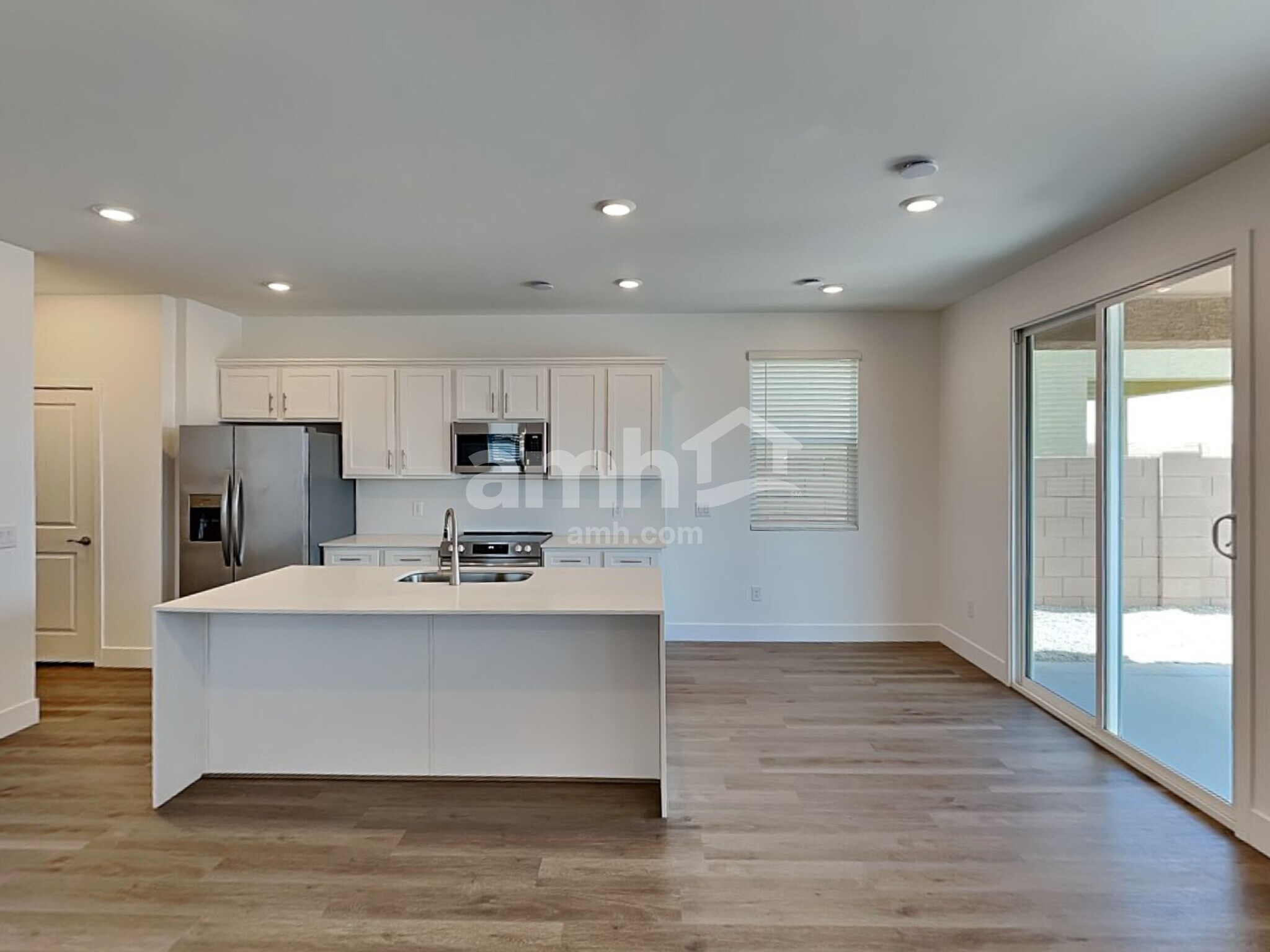 Building Photo - 9585 Harkes Dr
