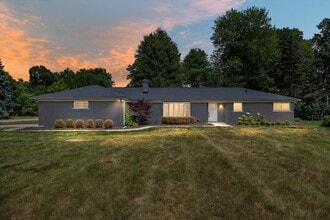 Building Photo - 4790 Belzair Dr