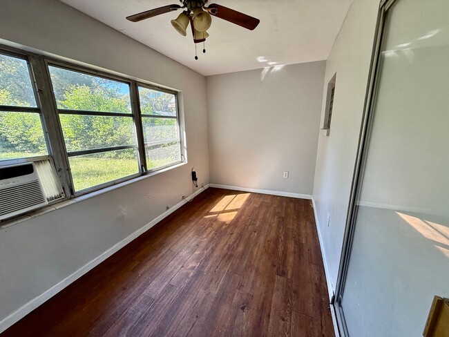 Building Photo - Affordable 1 Bedroom / 1 Bathroom Located ...