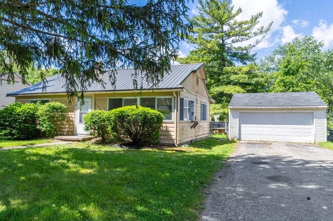 Building Photo - NEW LISTING! 3 BEDROOM HOUSE!