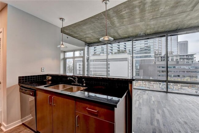 Building Photo - 923 Peachtree St NE