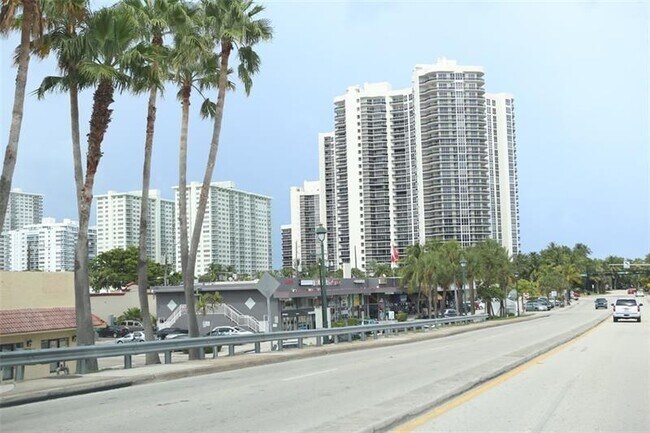 Building Photo - 3200 N Ocean Blvd