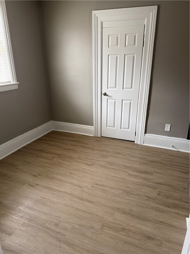 Building Photo - 43 York St