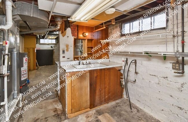 Building Photo - 3620 E 7th St