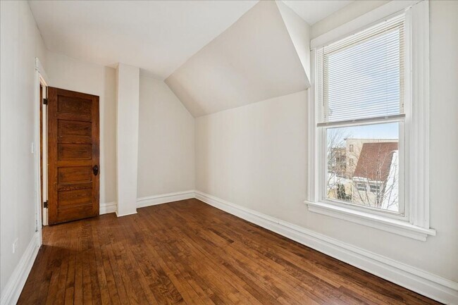 Building Photo - 3419 W McLean Ave