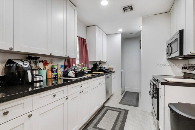 Building Photo - 219 NW 7th Ct