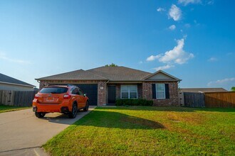 Building Photo - Lovely Broken Arrow Home! 3/2 with a great...