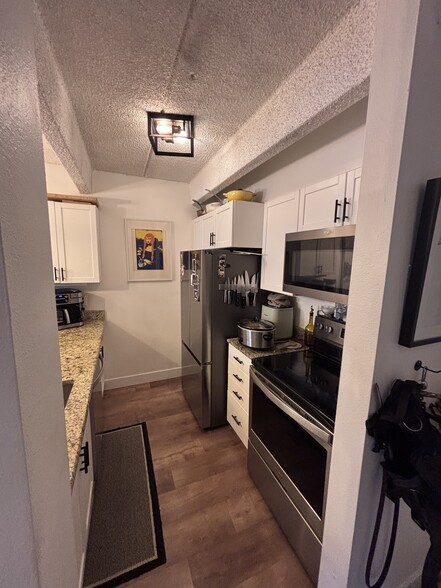 Kitchen - 1433 N Williams St