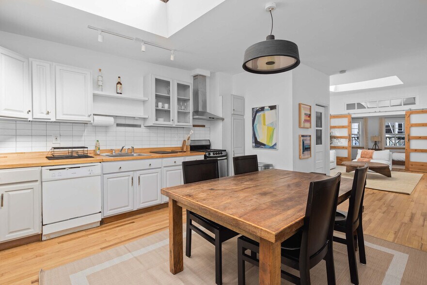 Building Photo - 354 Bowery