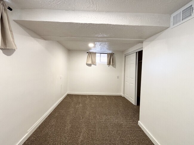 Building Photo - 1415-1417-1417 Hollywood Ave
