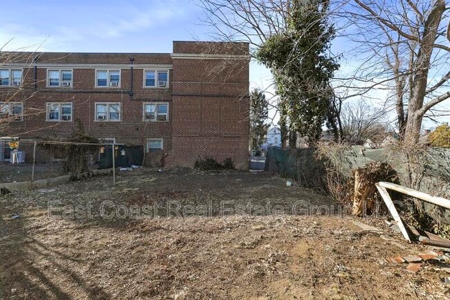 Building Photo - 218 N College St