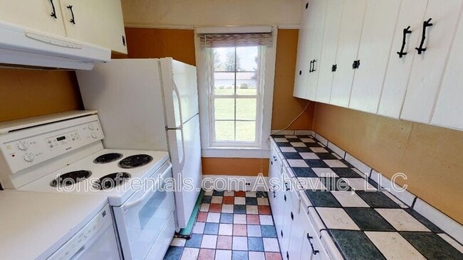 Building Photo - 1207 Cherokee Dr