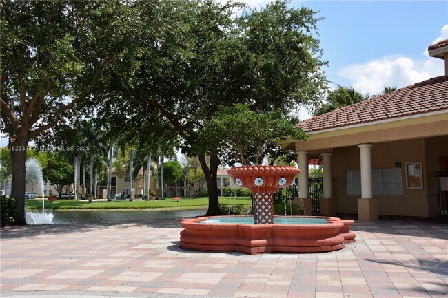 Building Photo - 2586 Centergate Dr