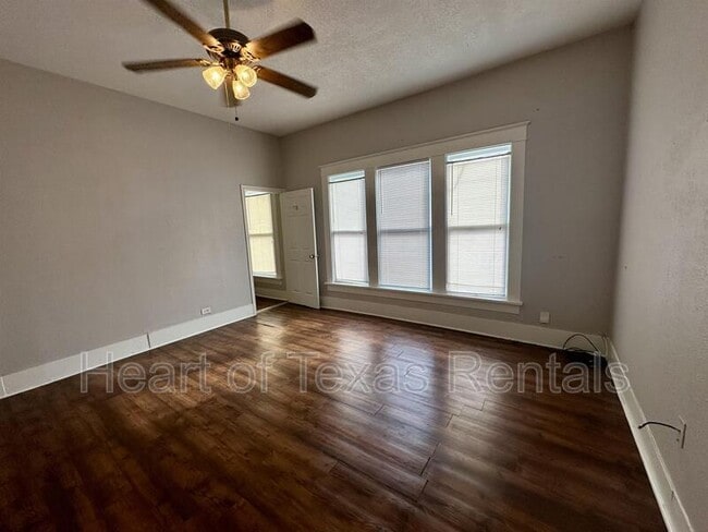 Building Photo - 609 Herring Ave