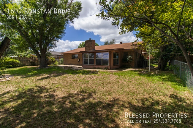 Building Photo - 1609 Ronstan Dr