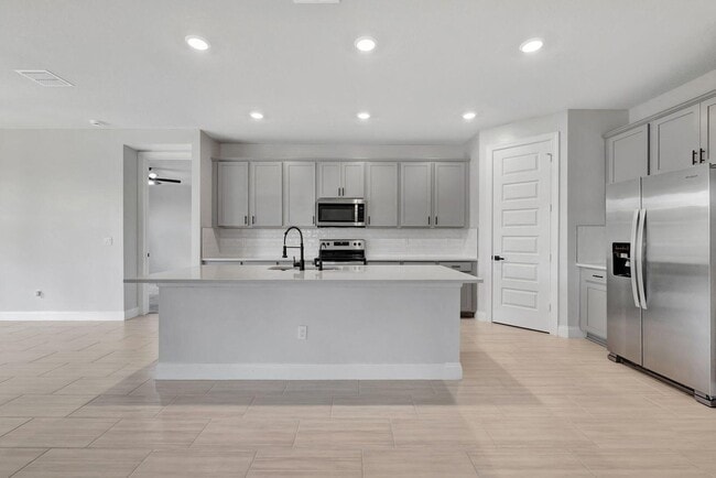 Building Photo - 8606 Dahlia Cir