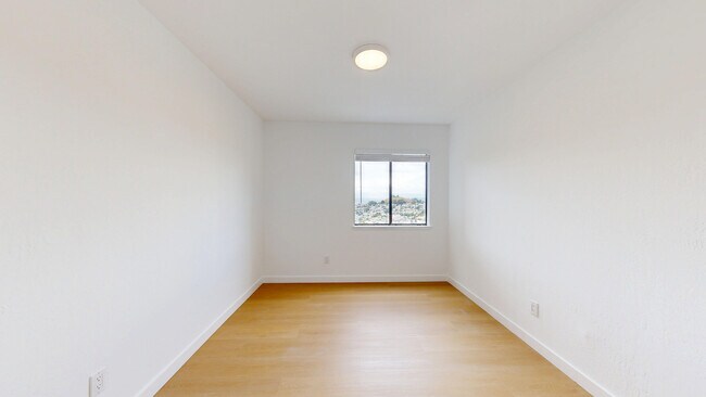 Building Photo - 2037 Castro St