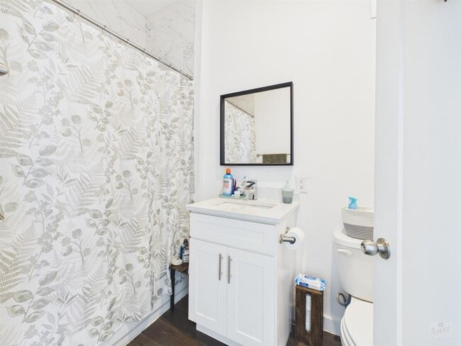 Building Photo - 1010 W 26th St