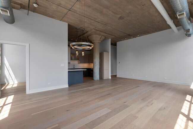 Building Photo - 17 S Loomis St