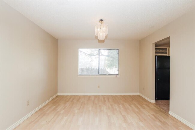 Building Photo - 13121 New Boston Bend