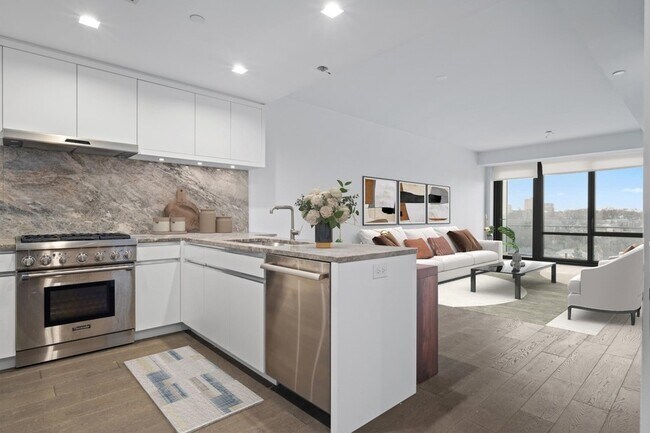 Building Photo - 320 Adolphus Ave