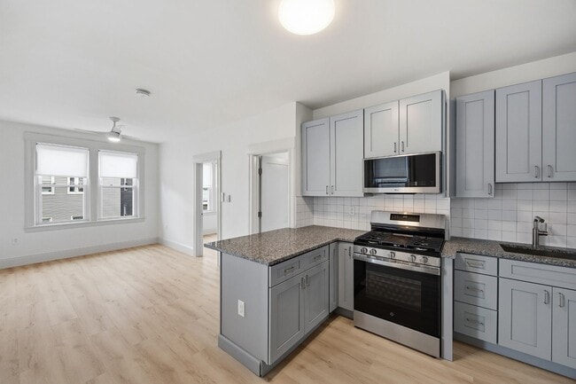 Building Photo - 42 W 47th St