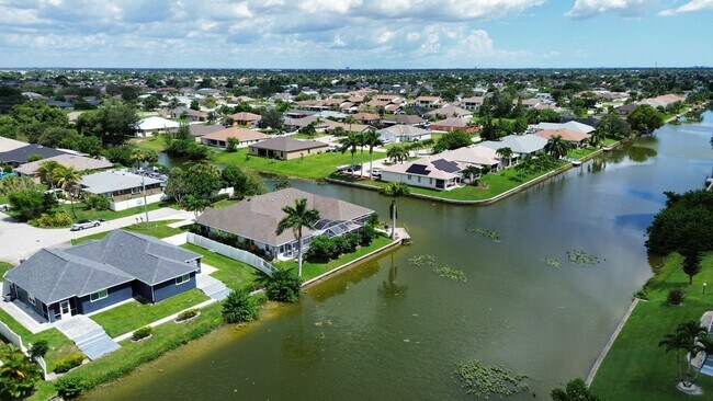 Building Photo - 1324 SE 6th Ave