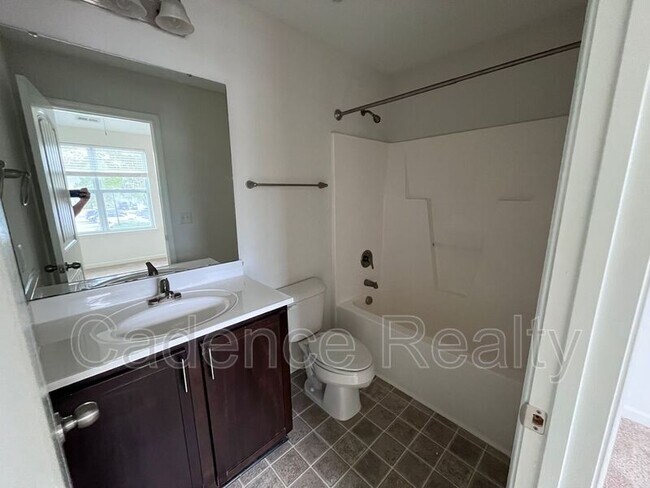 Building Photo - 202 Jordan Ln