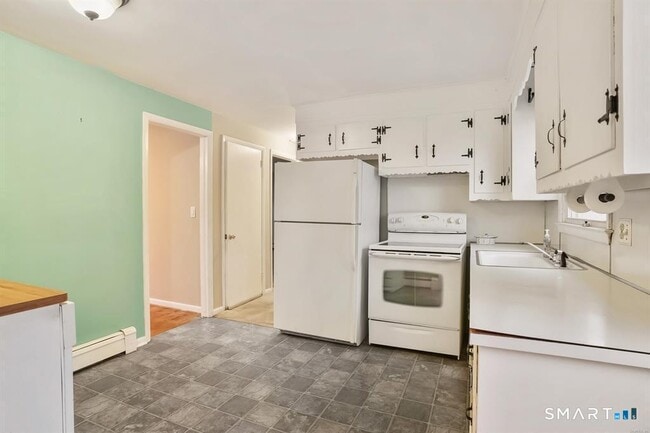 Building Photo - 732 Tunxis Hill Rd