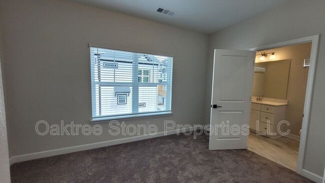 Building Photo - 2585 Ocean Dr NW