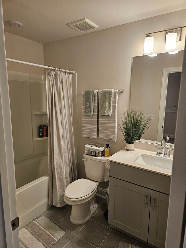 Building Photo - FOR LEASE - FULLY FURNISHED 3 BEDROOM TOWNHOME IN LEBANON!