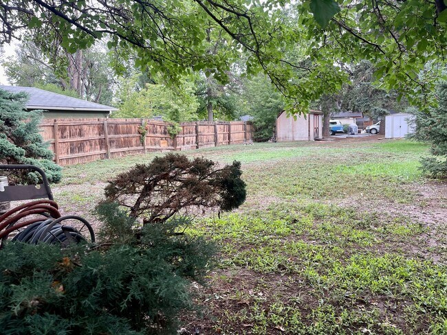 Building Photo - ALL UTILITIES INCLUDED!