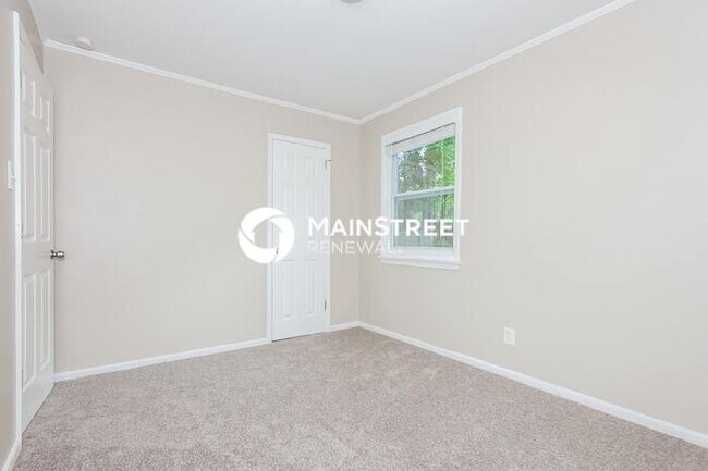 Building Photo - 4 Bedroom Pet-Friendly Home in Charlotte, NC with Main Street Renewal