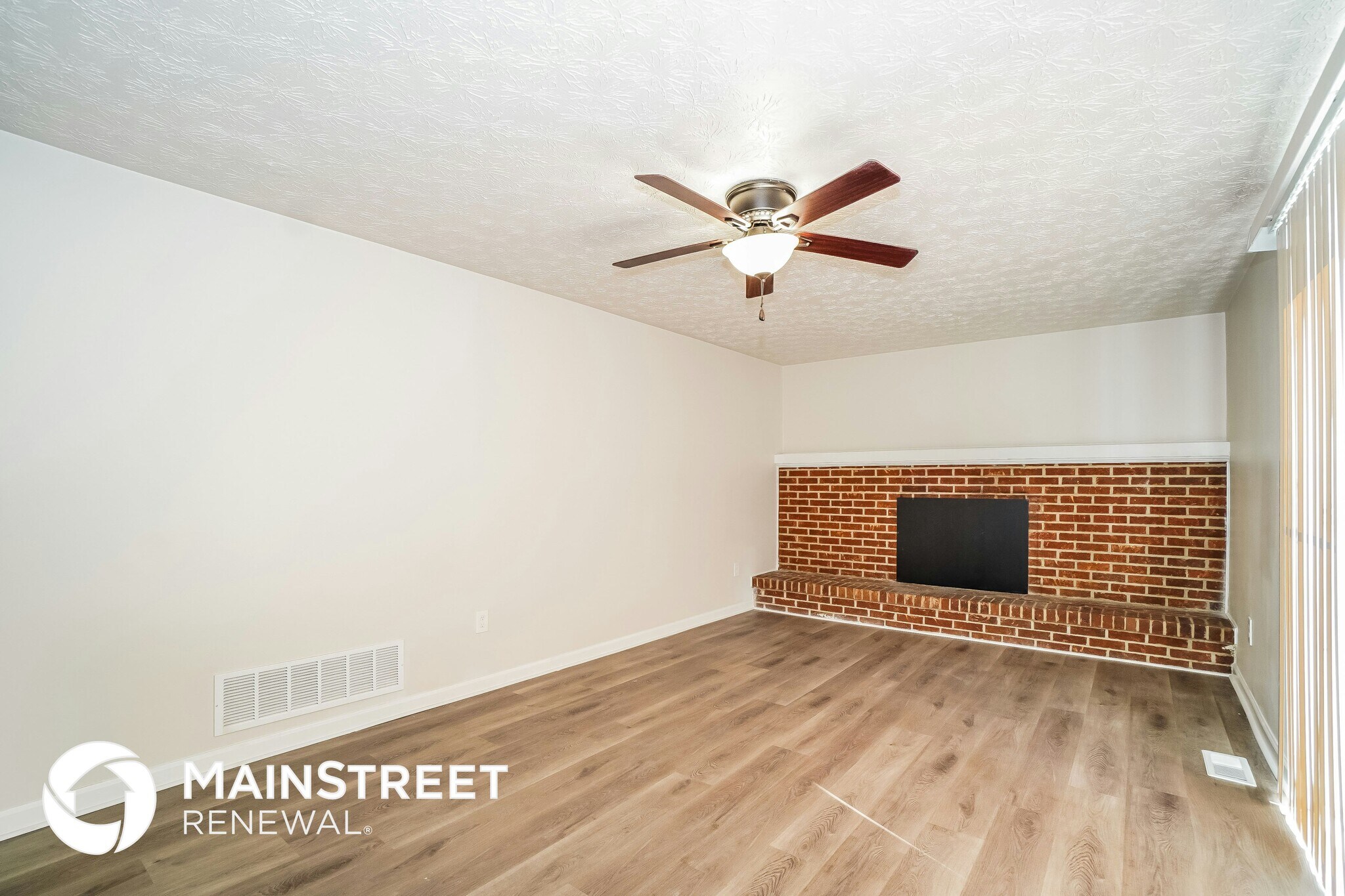 Building Photo - 4005 Vermilion Ave