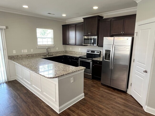 Building Photo - Rare 3 Bedroom townhome between Harrisburg...