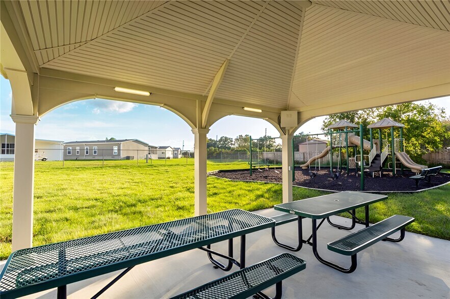 Building Photo - 324 Kensington View Dr