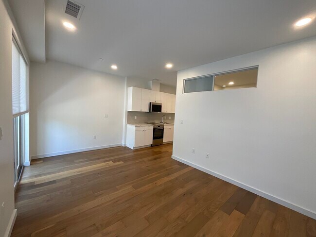 Building Photo - 97 Elmwood St