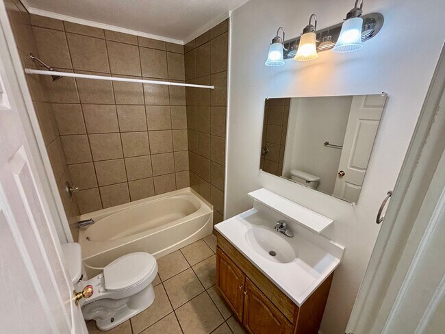 Building Photo - 306/308w2nd