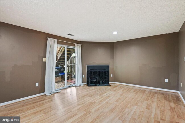 Building Photo - 43515 Blacksmith Square