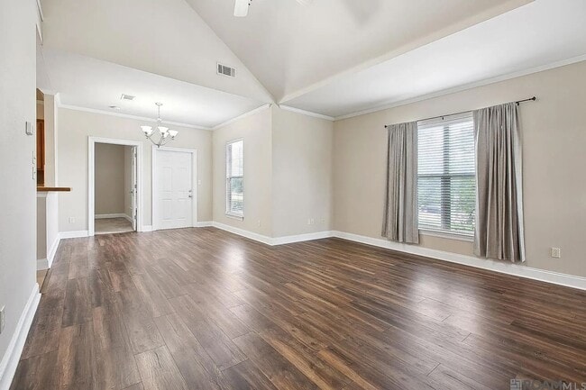 Building Photo - 3 Bedroom near LSU available NOW