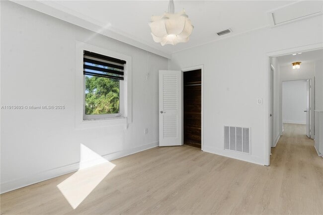 Building Photo - 1244 SW 13th Ave