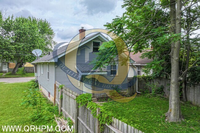 Building Photo - 1205 Pinehurst Ave