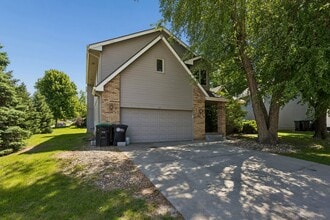 Building Photo - Spacious 4-Bedroom Home!