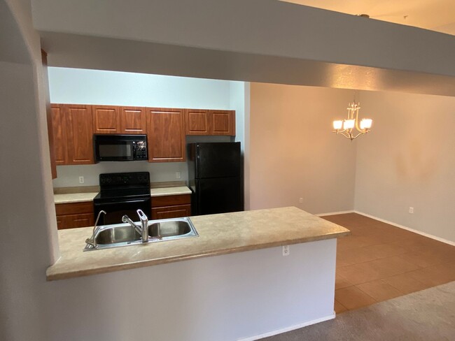 Building Photo - MOVE IN SPECIAL! Beautiful 2 Bedroom 2 Bat...