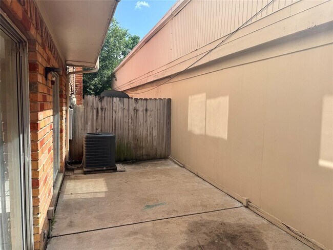 Building Photo - 1539 Airline Dr