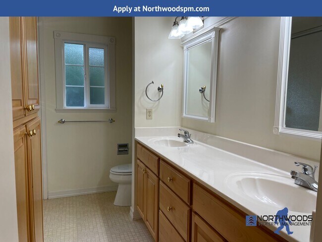 Building Photo - 518 Girard Cir