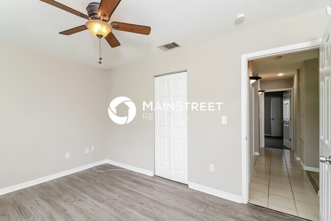Building Photo - 2 Bedroom Pet-Friendly Home in North Port, FL with Main Street Renewal