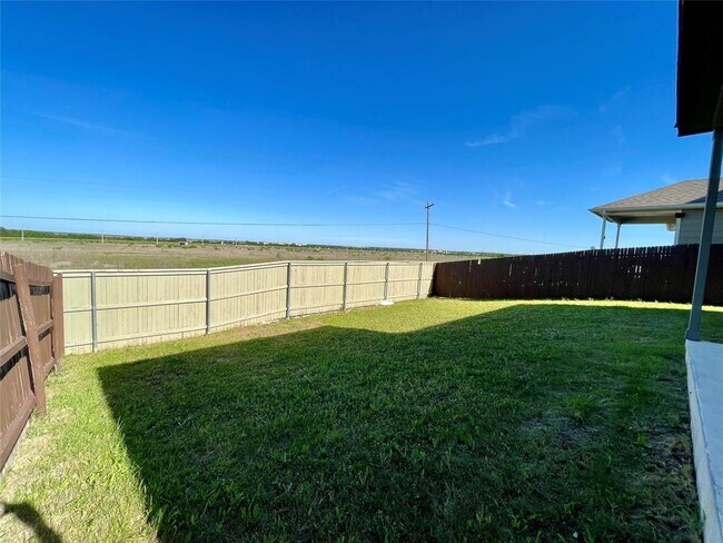 Building Photo - 137 Carlina Lp